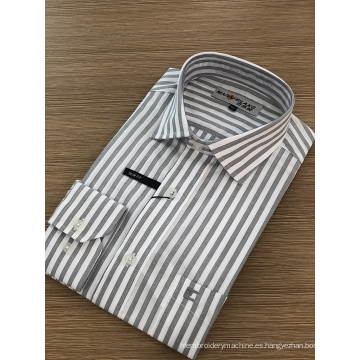 Exquisito bordado camisa masculina de manga larga.